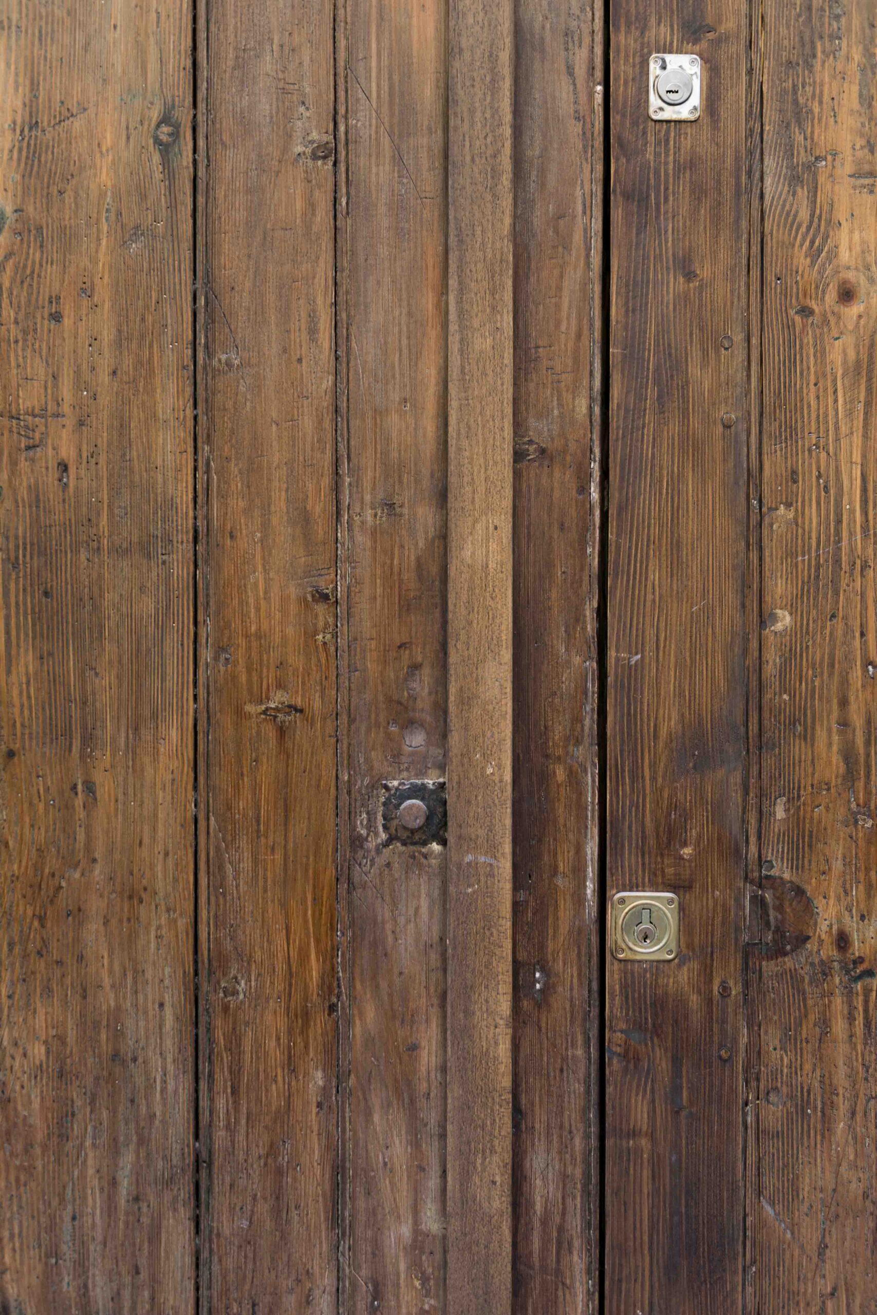 Comment rénover vos portes en bois